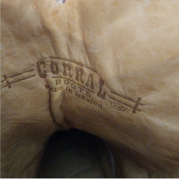 Corral Brown Leather Western Boots with Yellow Rose Embroidery - Picture 5 of 6